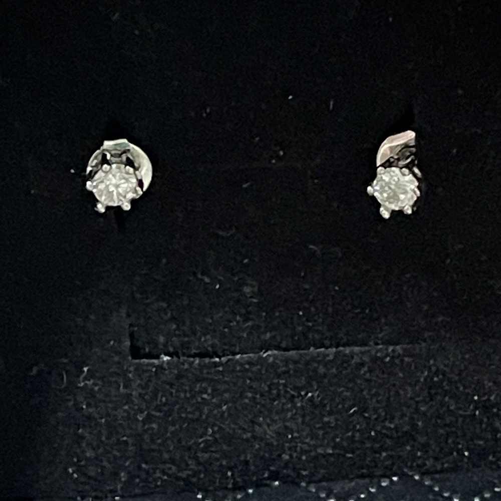 Moissanite earrings 0.1 carat VVS1 clarity